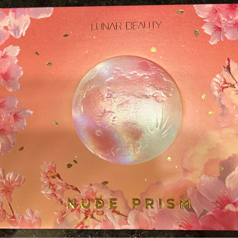 Lunar Beauty Nude Prism eyeshadow palette